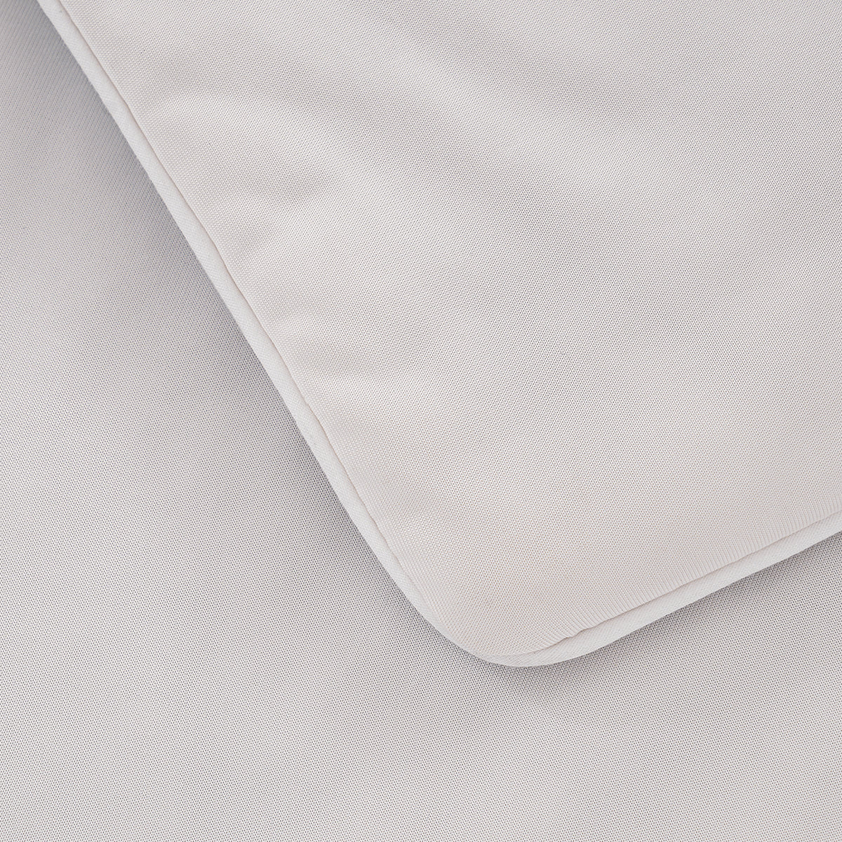 Lightweight Silky Smooth Cooling Comforter